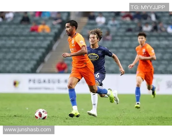 足球巨星温情时刻怀抱大鱼引发网友热议与欢乐讨论 足球巨星温情时刻怀抱大鱼引发网友热议与欢乐讨论