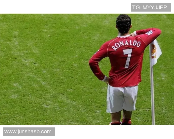 顶级足球巨星背后的真实生活揭秘:从训练到私人时光的一切展现 顶级足球巨星背后的真实生活揭秘:从训练到私人时光的一切展现